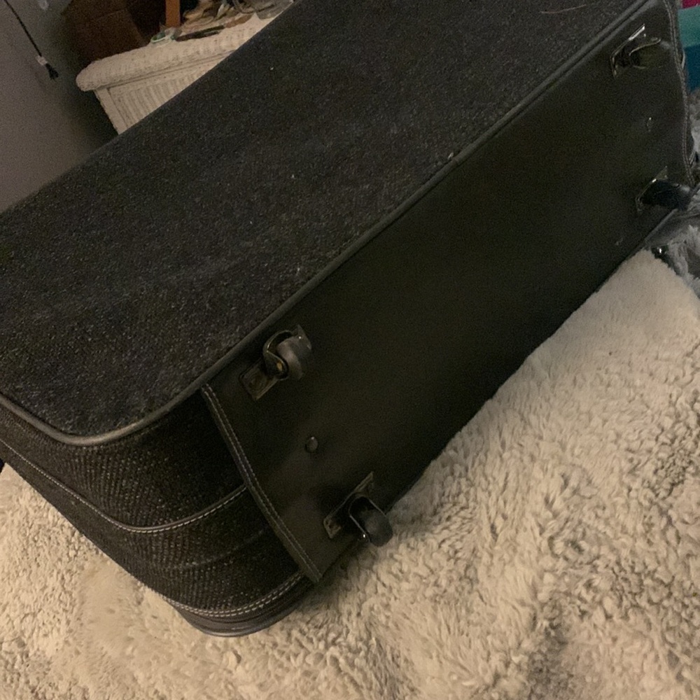 Large suitcase - Picture 3 of 3